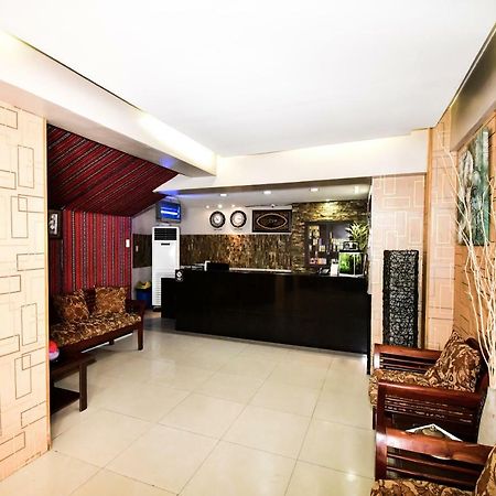 Casa Blanca Apartment Манила Экстерьер фото