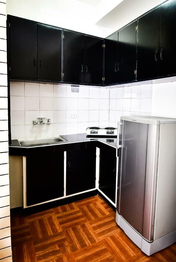 Casa Blanca Apartment Манила Экстерьер фото